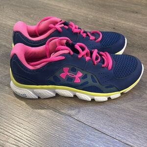 NWOT - Under Armour Women’s size 8 Sneakers